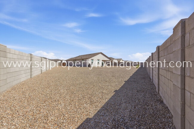 Building Photo - 25489 W Fraktur Rd