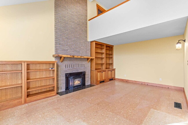 Building Photo - 970 Elkader St
