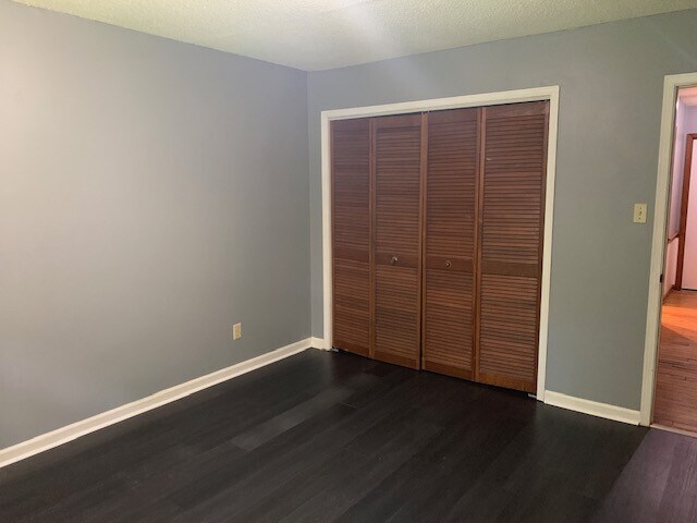 Building Photo - Large secluded 4 bedroom/2 bath in Blude Ridge Estates