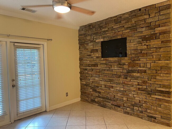Building Photo - Upgraded First Floor Condo - Estate at Wes...