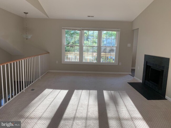 Building Photo - 7575 Belle Grae Dr