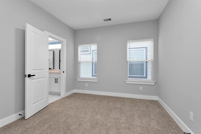 Building Photo - 6918 Dumble St