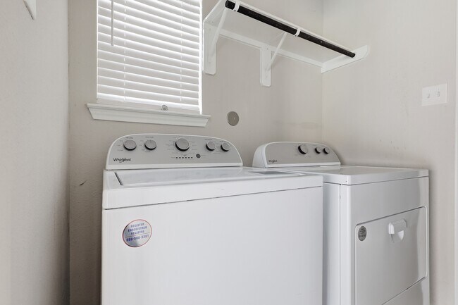 Building Photo - 6444 Wenlock Dr