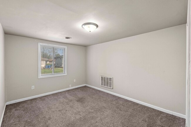 Building Photo - 3 Bedroom Home In Chesterton