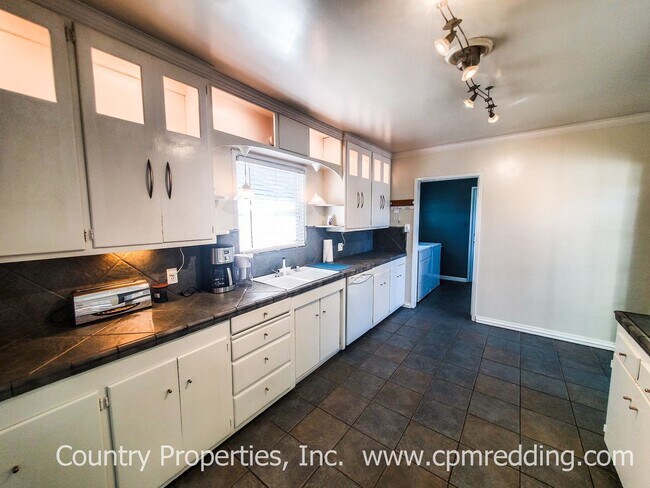 Building Photo - 2166 Garden Ave