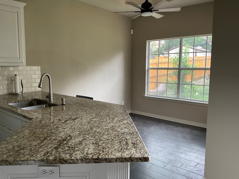 Building Photo - 7307 Moss Brook Dr