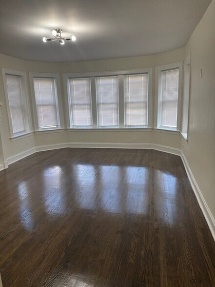 Family Room - 1643 E 86th Pl