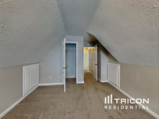 Building Photo - 605 Highpoint Wy
