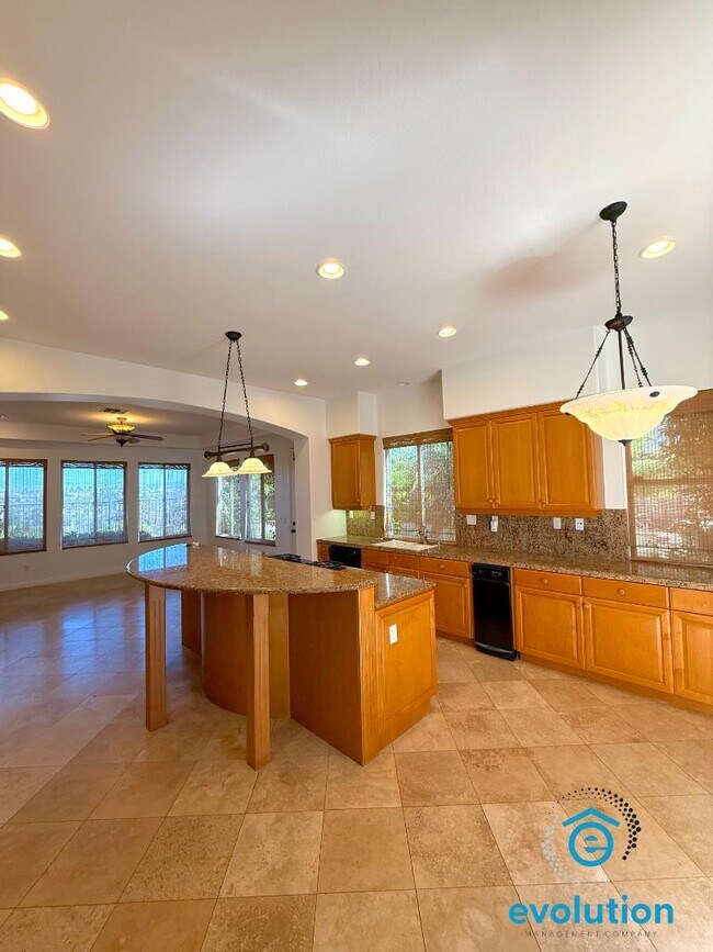 Building Photo - 2914 Carrillo Way