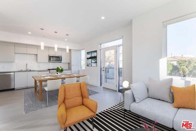 Building Photo - 843 Wilcox Ave