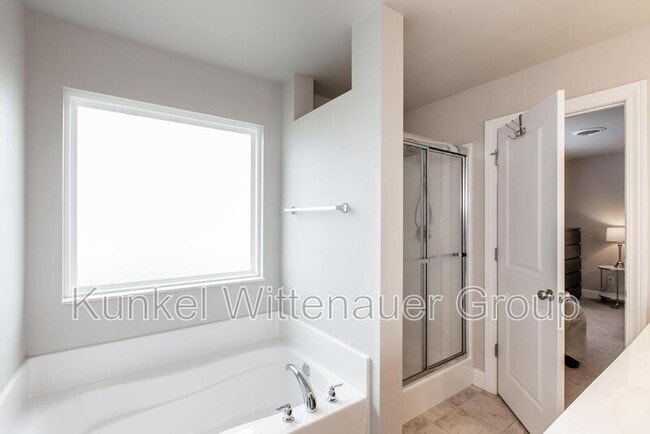 Building Photo - 2724 Ambridge Dr