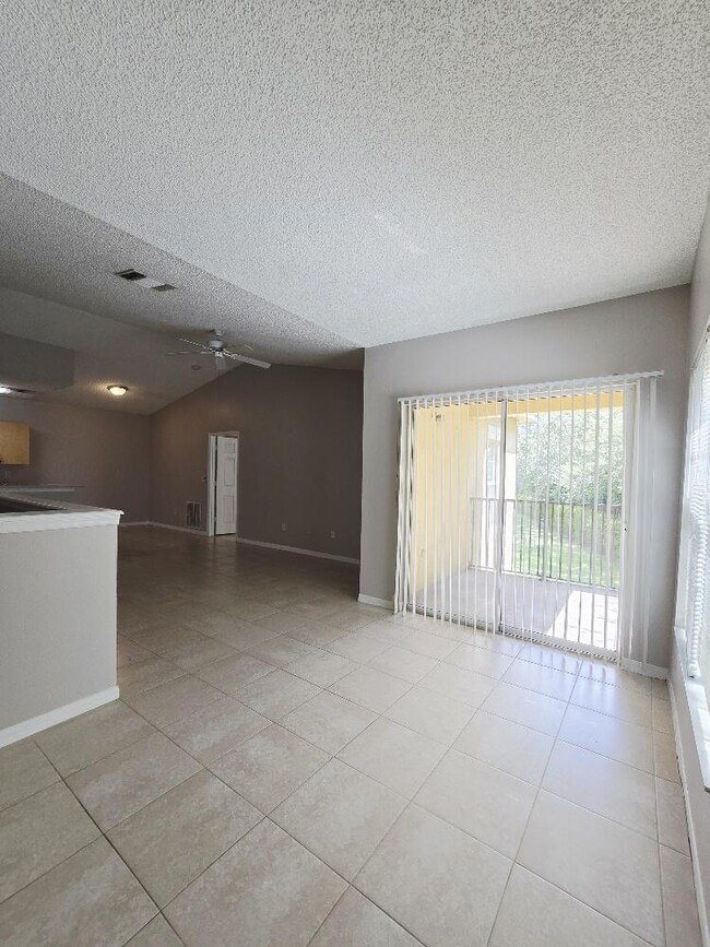 Building Photo - 10294 Fox Trail Rd S
