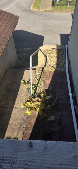 Building Photo - 502 1/2 Ohio Ave