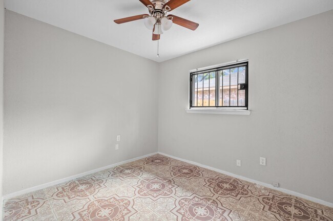 Building Photo - 6639 Indian Falls Dr