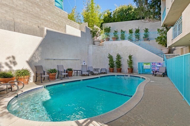 Building Photo - 390 S Sepulveda Blvd