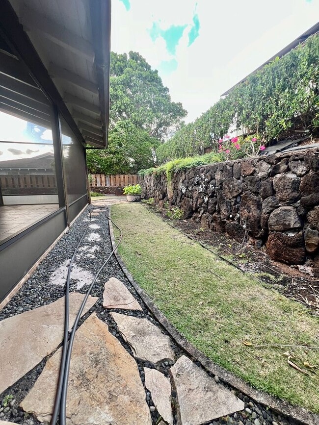 Building Photo - Spacious & Desirable 4/2/2 Single Family H...