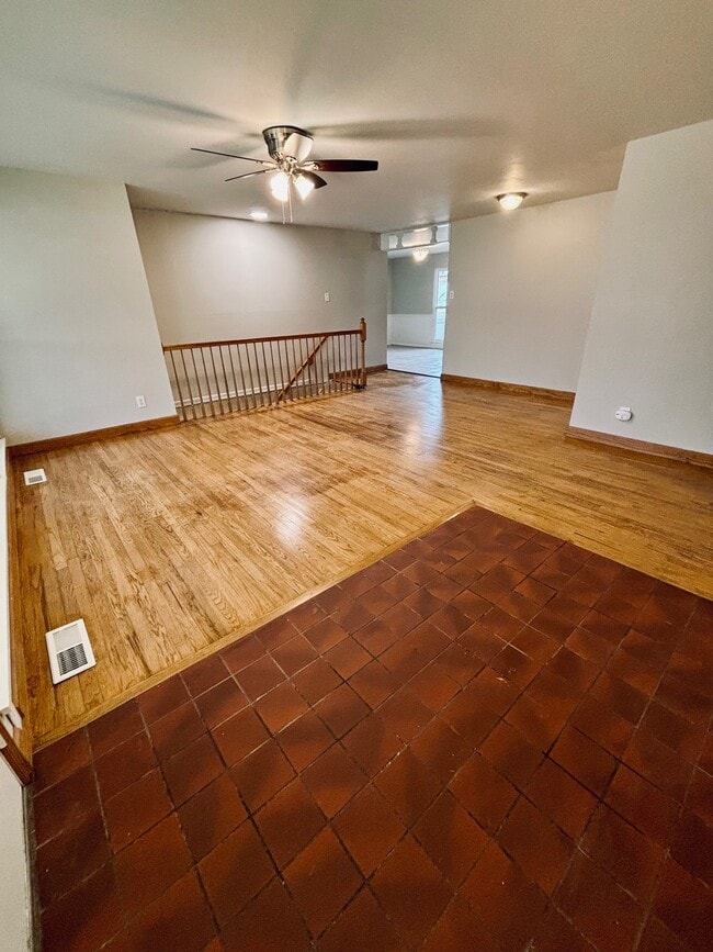 Building Photo - 607 Coach Light Ln