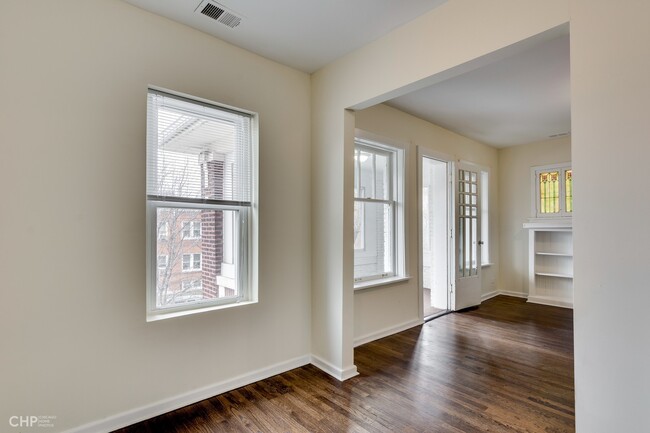 Building Photo - 2655 W Leland Ave