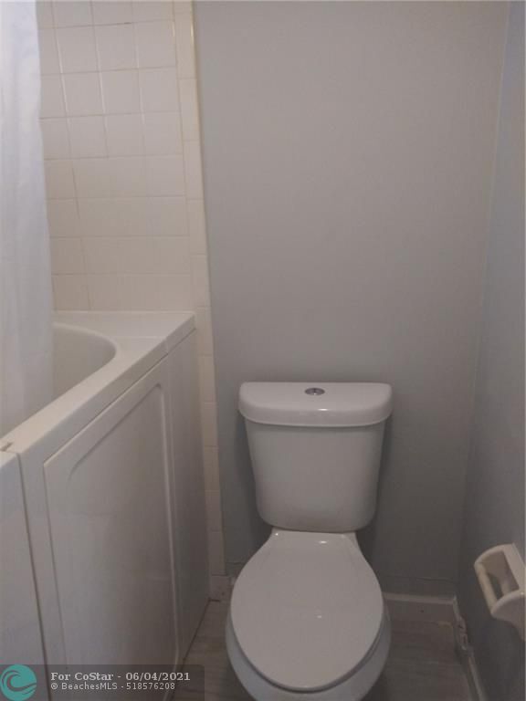 Building Photo - 6050 NW 64th Ave