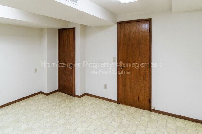 Building Photo - 1214 E 43rd Ave