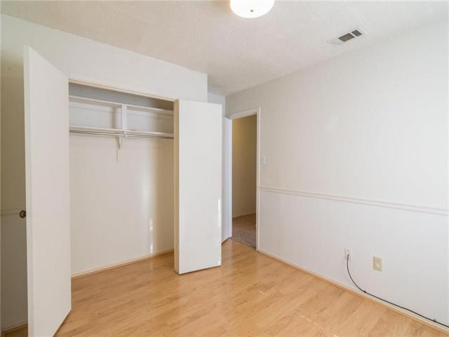 Building Photo - 2121 Country Oaks Dr