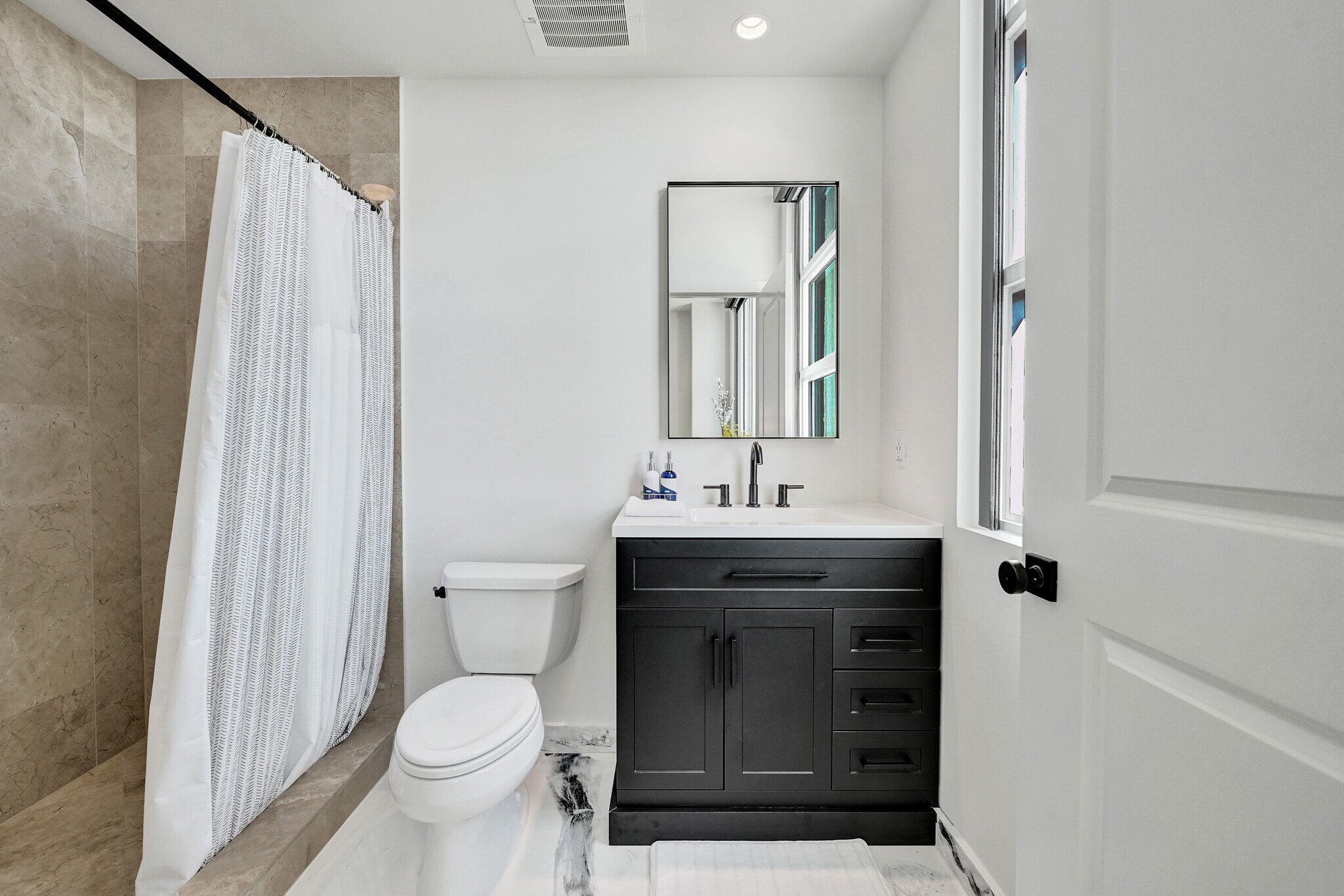 Building Photo - 315 NE 3rd Ave