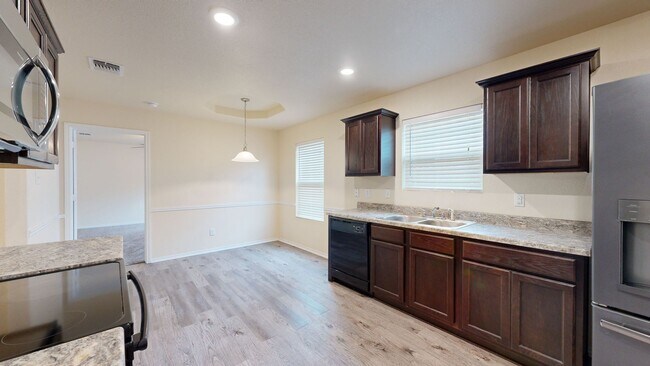 Building Photo - Minutes from Fort Hood charming 4 bedroom ...
