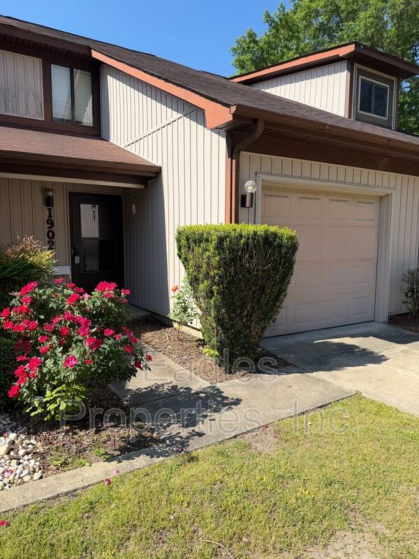 Building Photo - 1902 Harris St