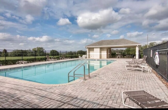 Building Photo - Charming 3BR 2.5 bath Townhome in heat of ...
