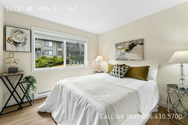 Building Photo - 14727 NE 35th St
