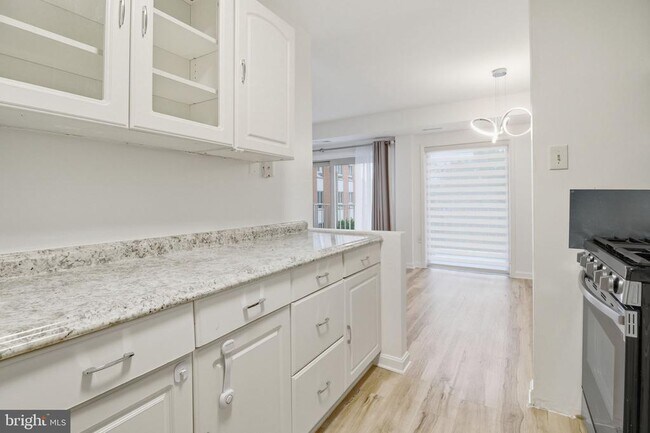 Building Photo - 5250 Valley Forge Dr