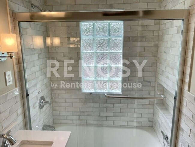 Building Photo - Fully Renovated 2BR / 2BA Home in Prime Whittier-Uptown Location