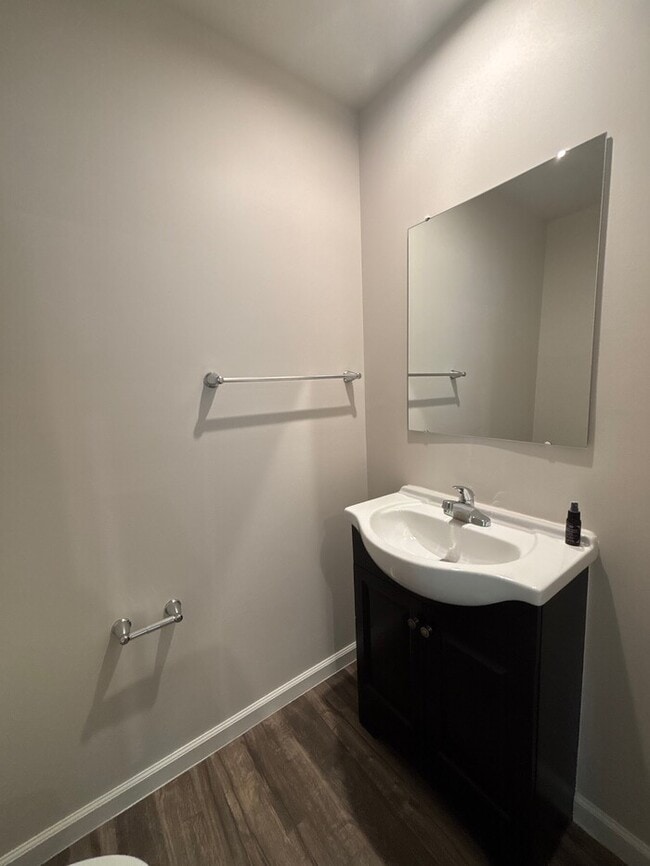 Building Photo - Spacious 5-Bedroom Home in Dillon Lakes