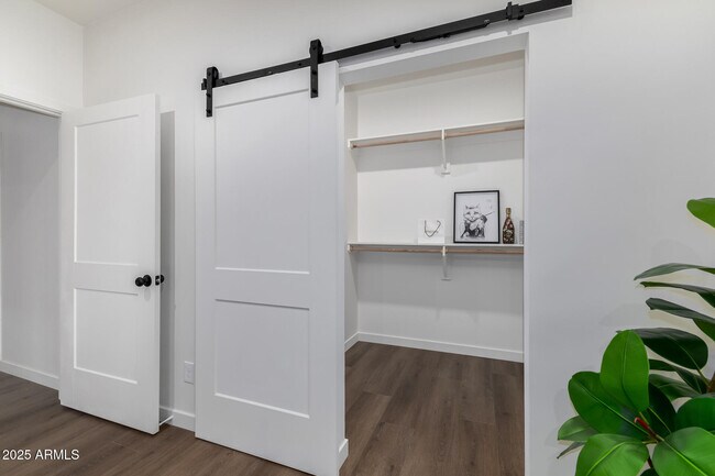 Building Photo - 12005 N Panorama Dr