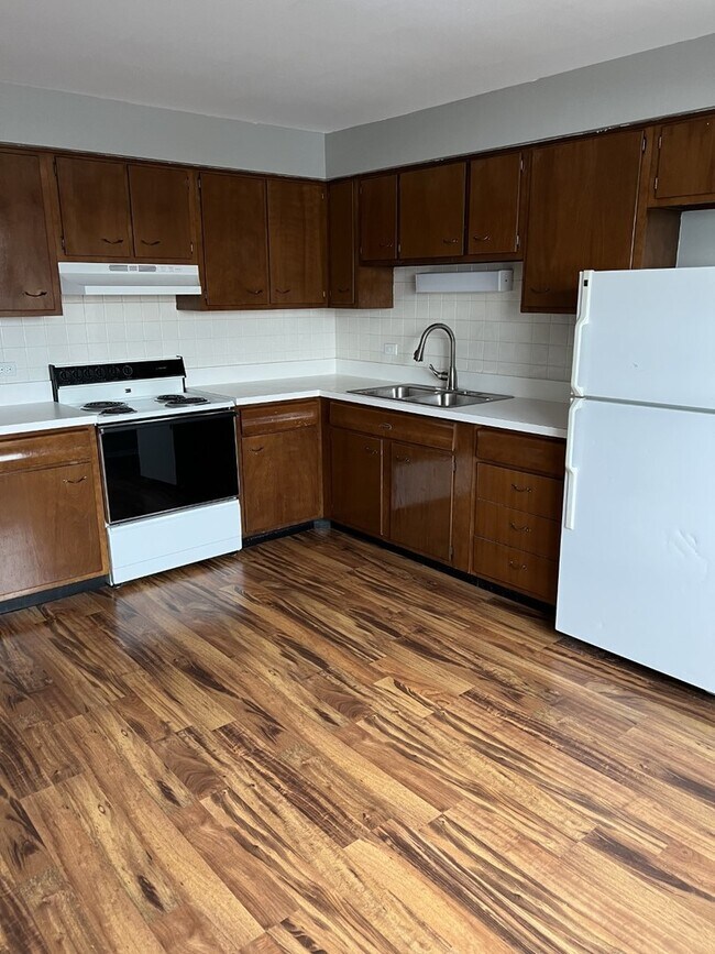 Building Photo - 6617 W Lloyd Dr