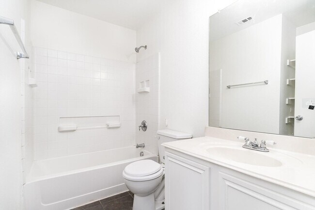 Building Photo - 3012 Hoover Dr