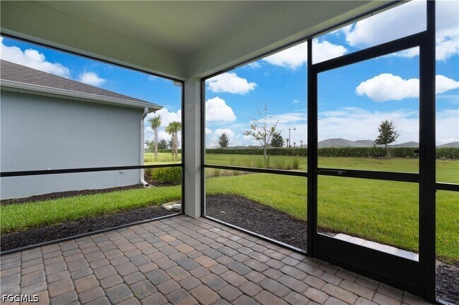 Building Photo - 42428 Cascade Dr