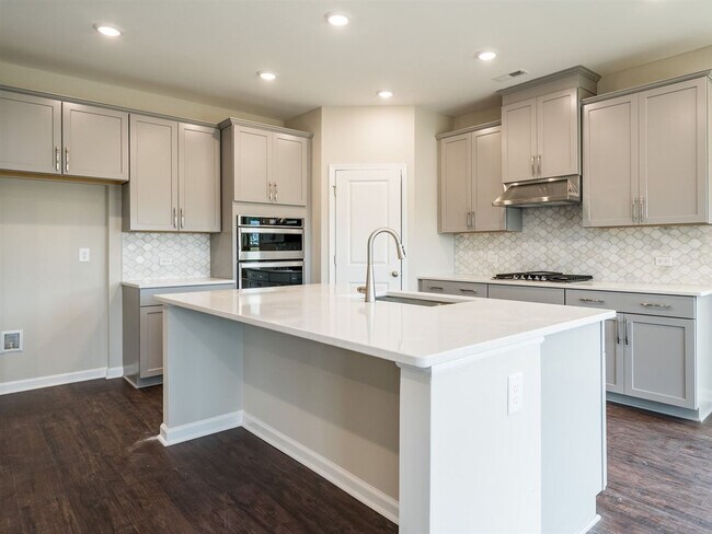 Building Photo - 128 Blue Hydrangea Ln