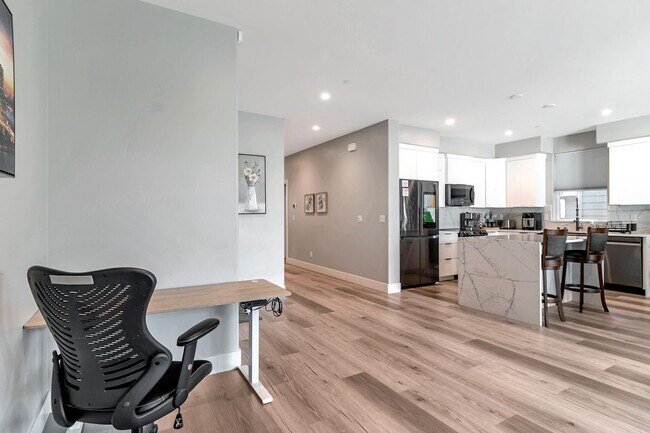 Building Photo - Fully Furnished 3BD/2BA Home with Solar – ...