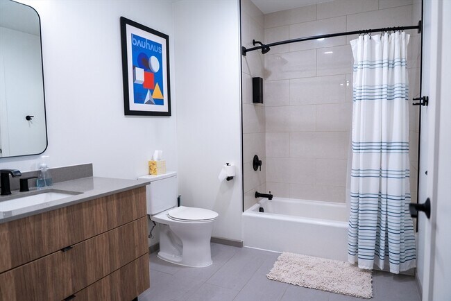 Building Photo - 2 Sinclair Rd