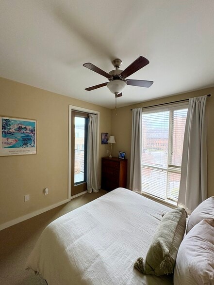 bed room - 200 Manufacturers Rd