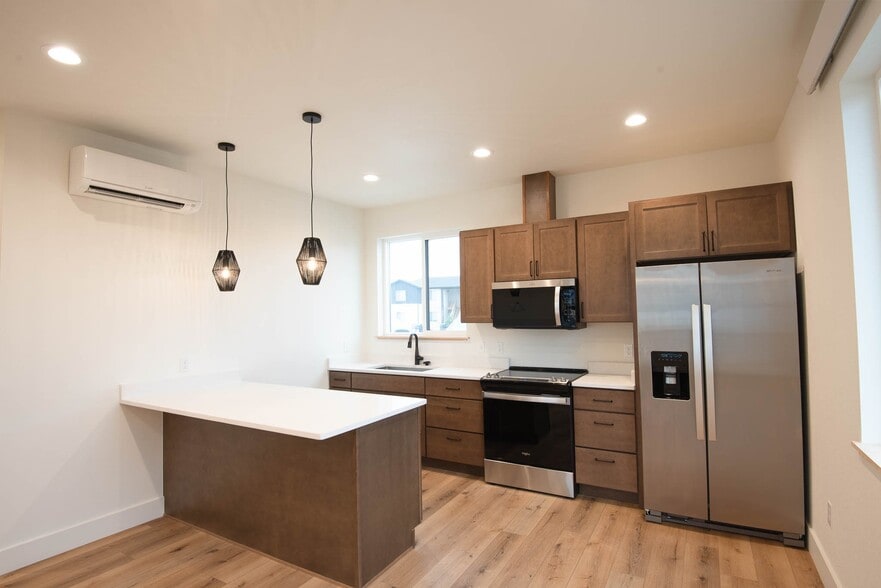 Building Photo - 1407 Windsor Dr