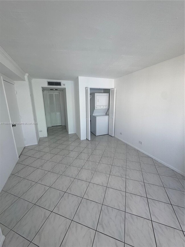 Building Photo - 6039 Collins Ave