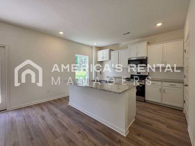 Building Photo - DEPOSIT PENDING! Spacious Home for Rent in Calera, AL!
