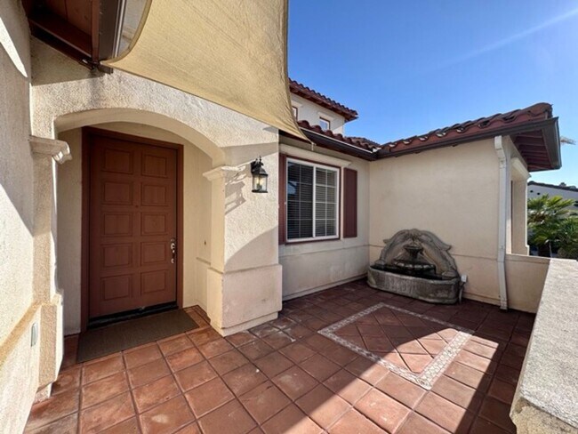 Building Photo - FOR LEASE: Stunning expansive 3 Bedroom Re...