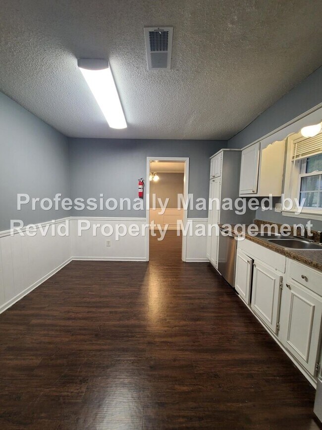 Building Photo - 6771 Bainbridge Dr