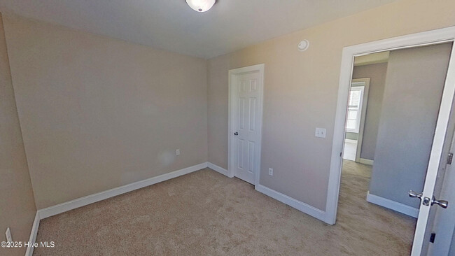 Building Photo - 209 Oak Ridge Ln