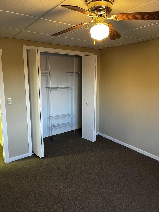 Building Photo - 2 Bedroom, 1 Bathroom Apartment For Rent D...