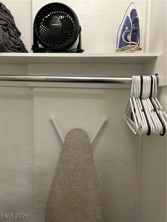 Building Photo - 308 S 10th St