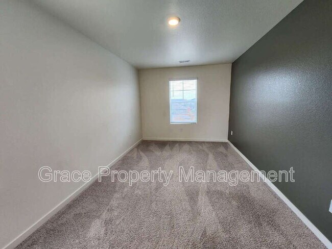 Building Photo - 508 Ledge St
